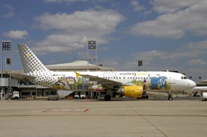 Vueling_Airlines_Airbus_A320_Volpati-1